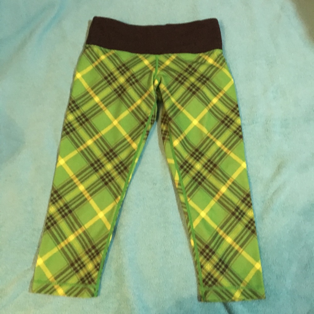 Lululemon Capri cute plaid!!!!